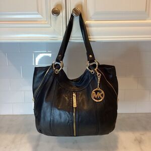 MICHAEL KORS MOXLEY BLACK SOFT LEATHER SHOULDER TOTE
